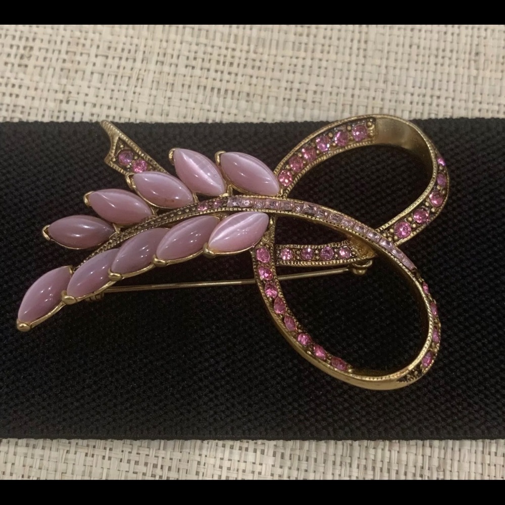 Pink Rhinestone and Moon-glow Gold Tone Brooch Pin Ribbon Bow Elegant timeless - Picture 6 of 10